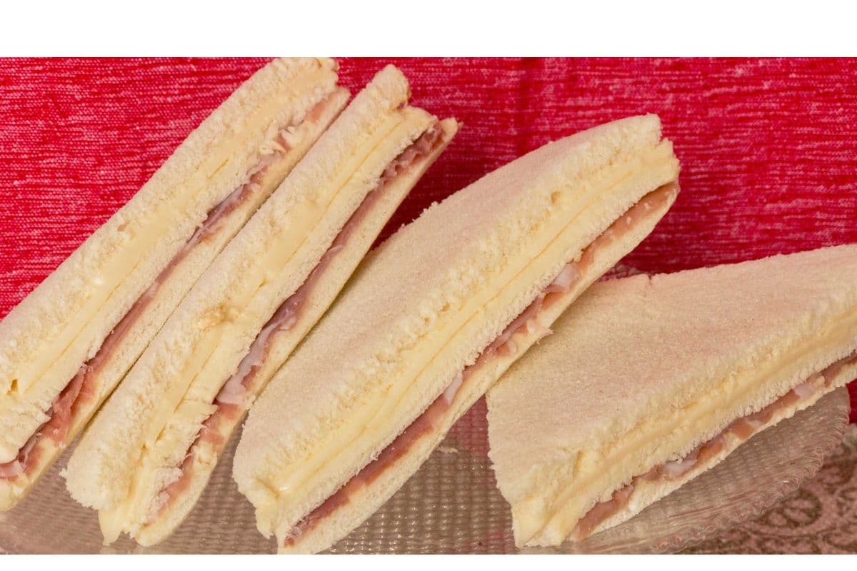 4 Prosciutto & Mozzarella cheese Sandwiches (Triangular)