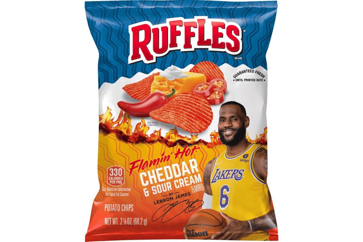 RUFFLES FLAMIN' HOT CHEDDAR & SOUR CREAM BY LEBRON JAMES (60.2g)