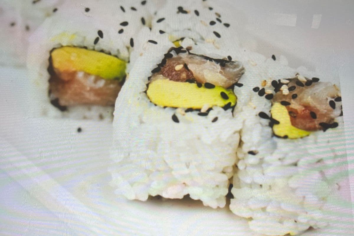 Tuna Avocado Roll （金枪鱼牛油果卷）8pcs
