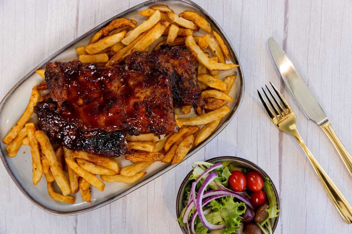 Cotes levees. / Baby back ribs.
