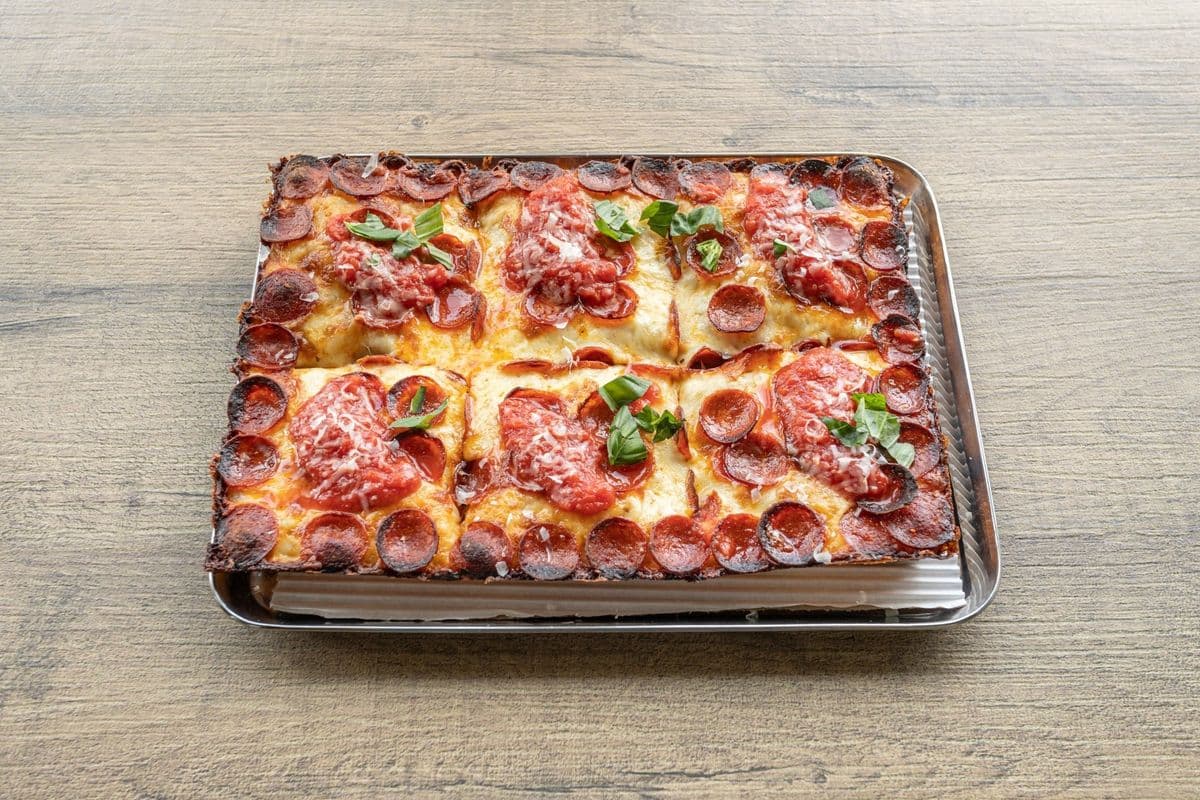 Large Pepperoni Pizza
