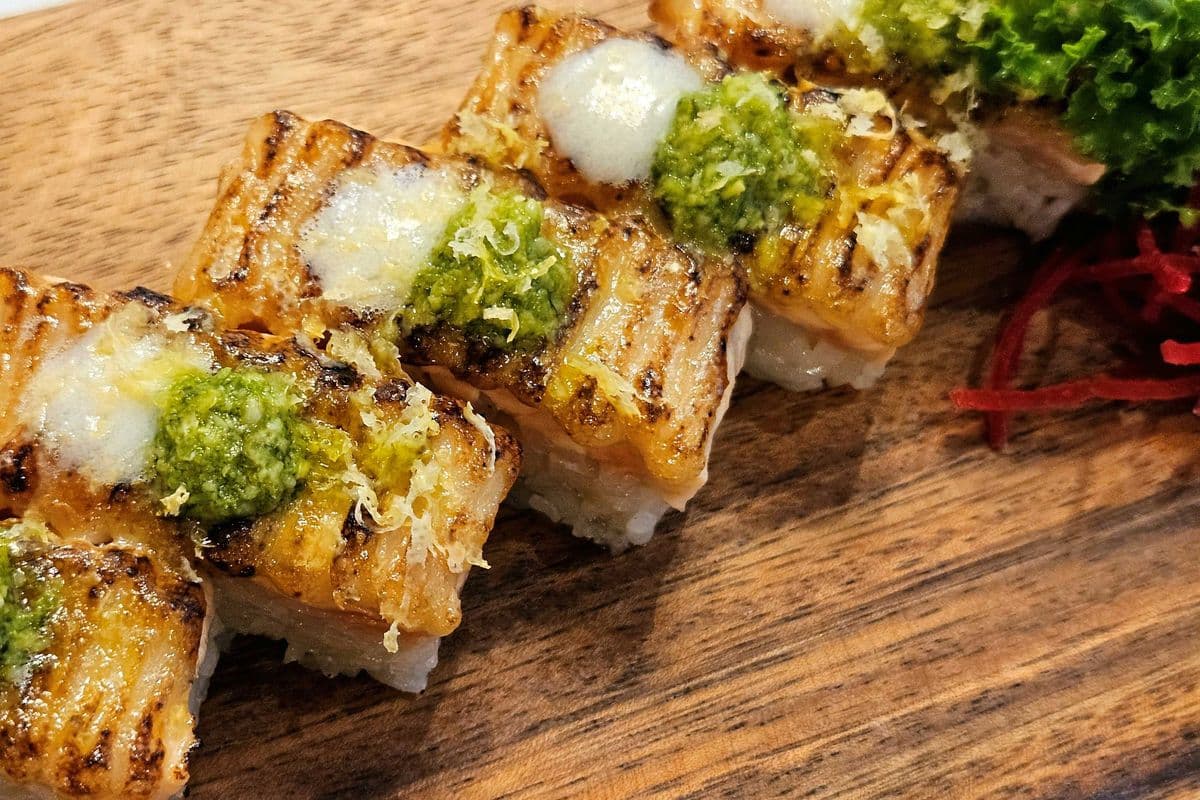 Aburi Salmon Oshi