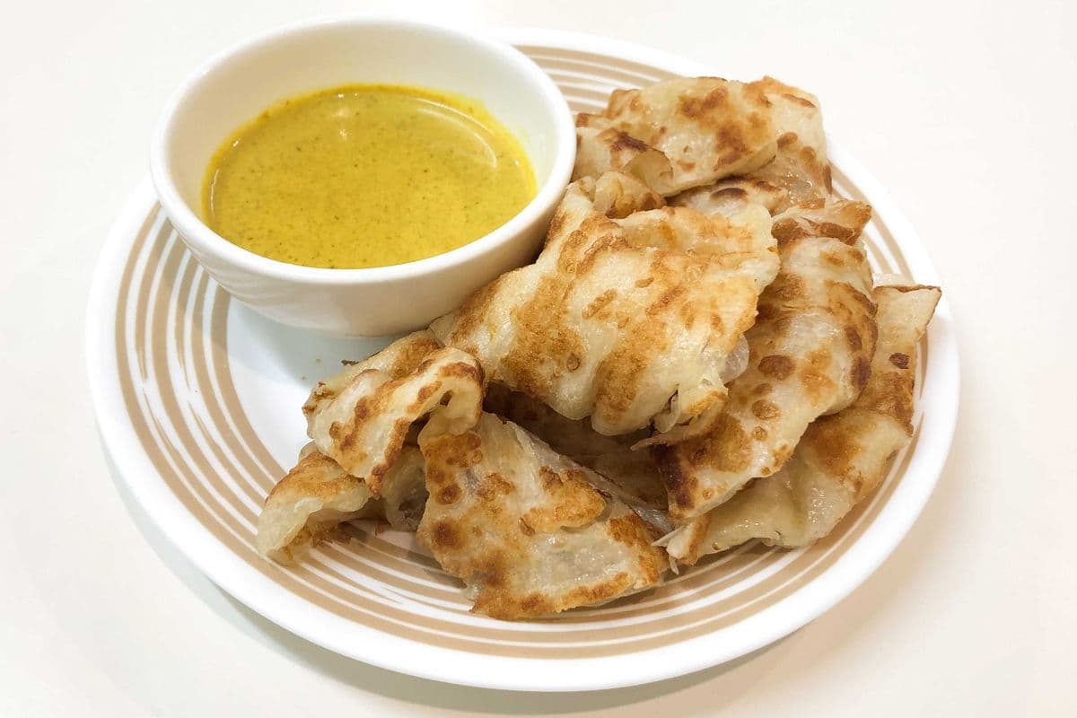 M19 – Roti with Curry Sauce (2 pcs) 馬來薄餅咖哩汁 (２件)