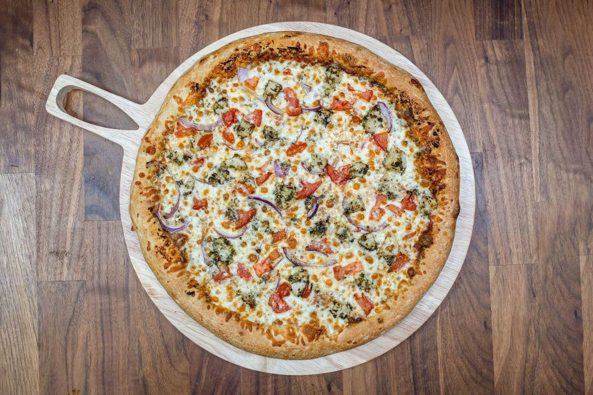 Pesto Chicken Pizza (12" Medium)