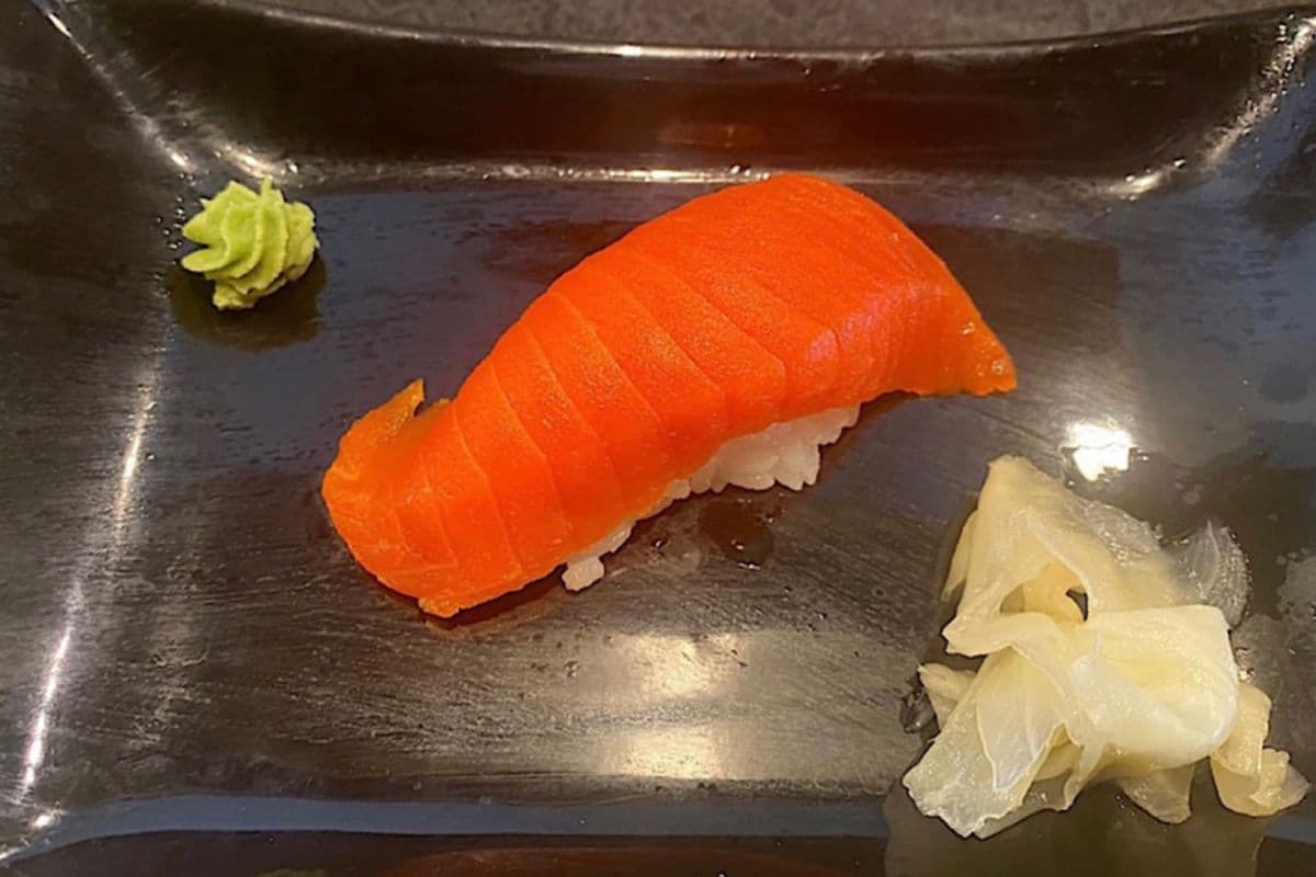 Salmon Nigiri (1 Pc)