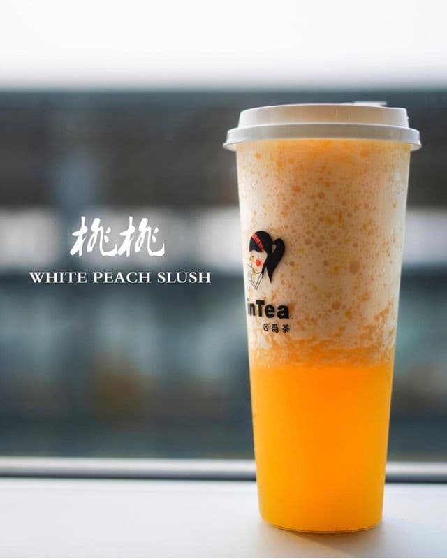 White Peach Slush Fresh fruit and tea base. 鲜果及茶底。