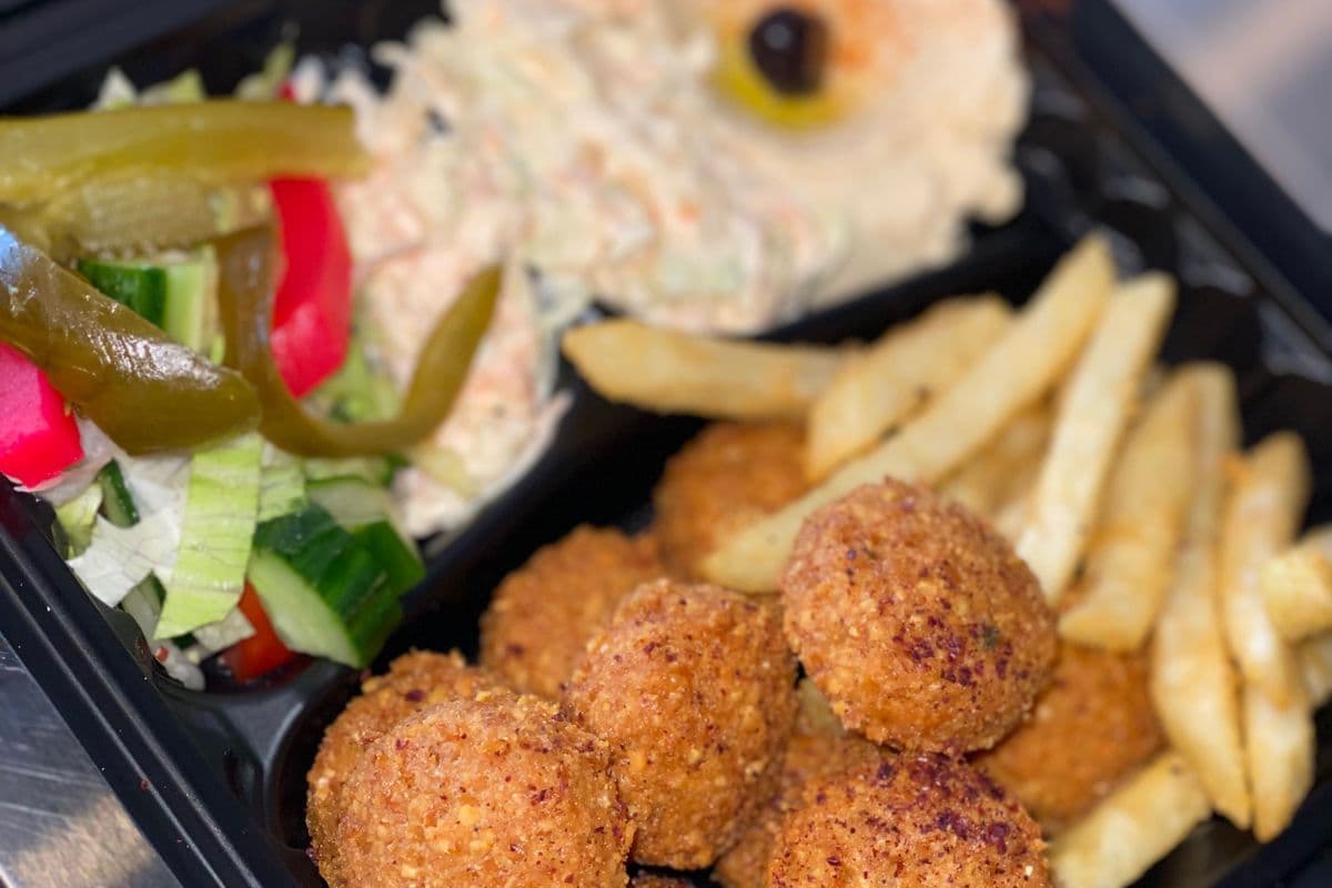Falafel Platter (10 Pcs)