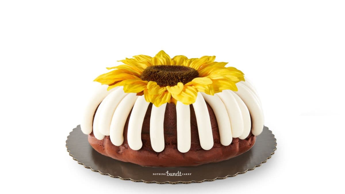 Big Bundt Cake With Flower