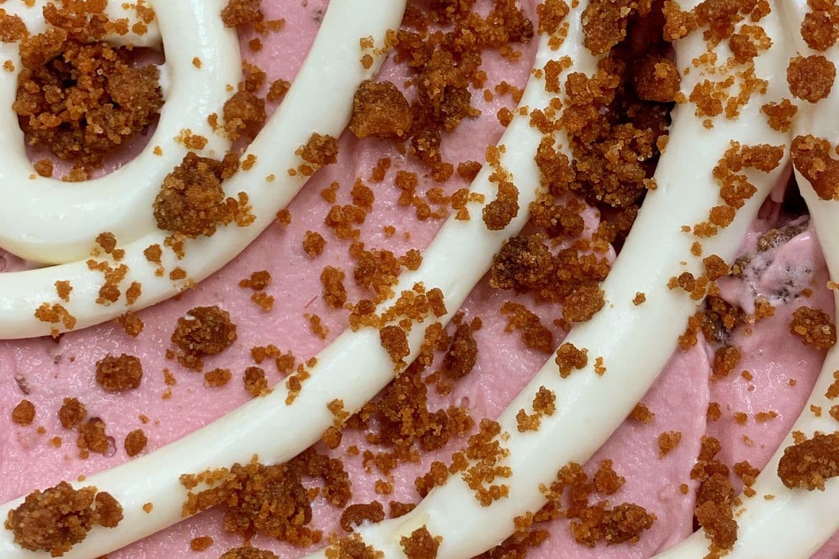 Raspberry Biscoff Cheesecake (16oz)