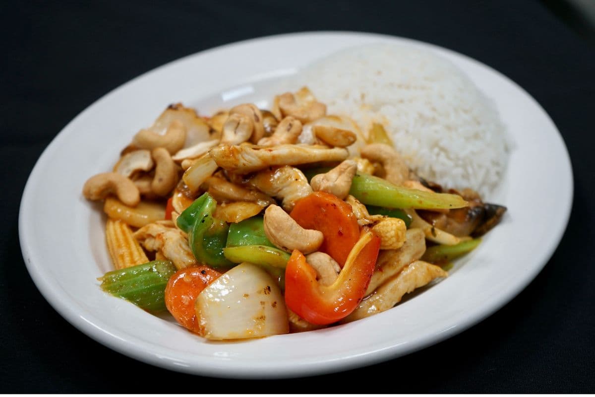 L5. Thai Cashew Nut Chicken - Lunch