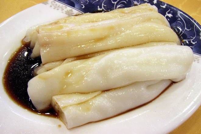 Steamed Rice Flour Rolls with Soy Sauce / 齋腸粉.