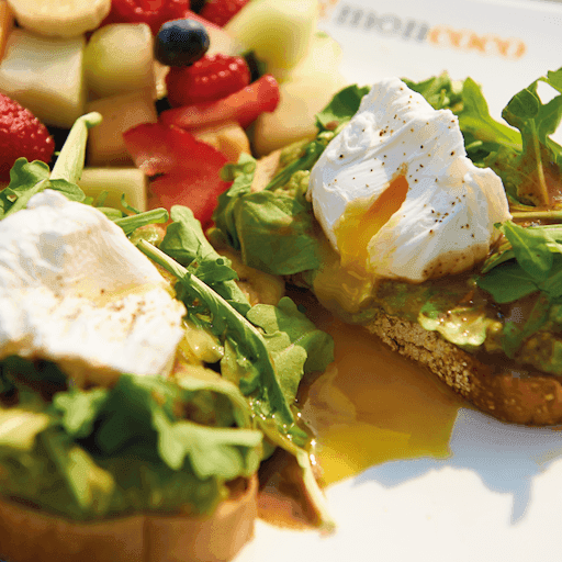Deux œufs pochés avec : / 2 Poached Eggs with :