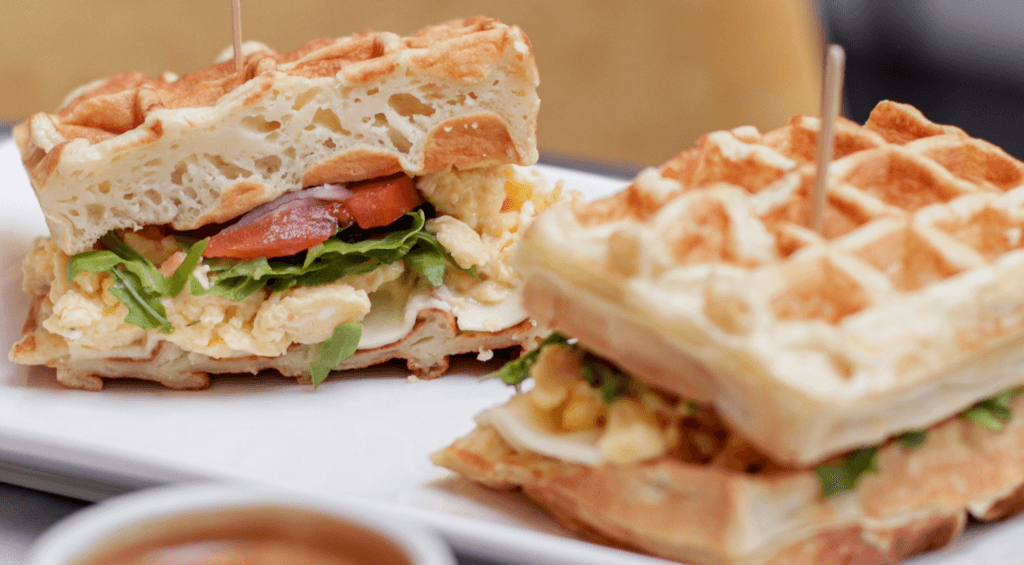 Gaufre sandwich aux œufs / Eggs Waffle Sandwich