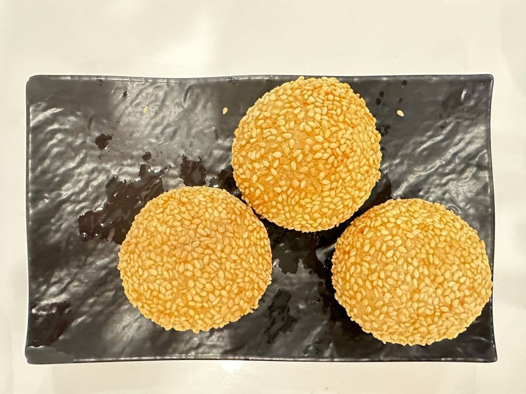 Fried Rice Ball w/ Red Beans 豆沙煎堆(炸) 3pcs