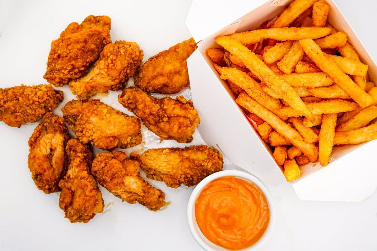 Crispy Chicken Wings and Fries Combo