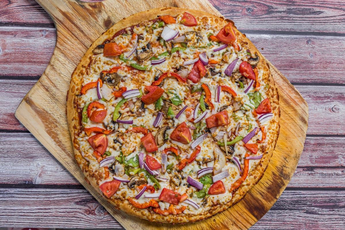 Medium Kanaka Veggie Pizza