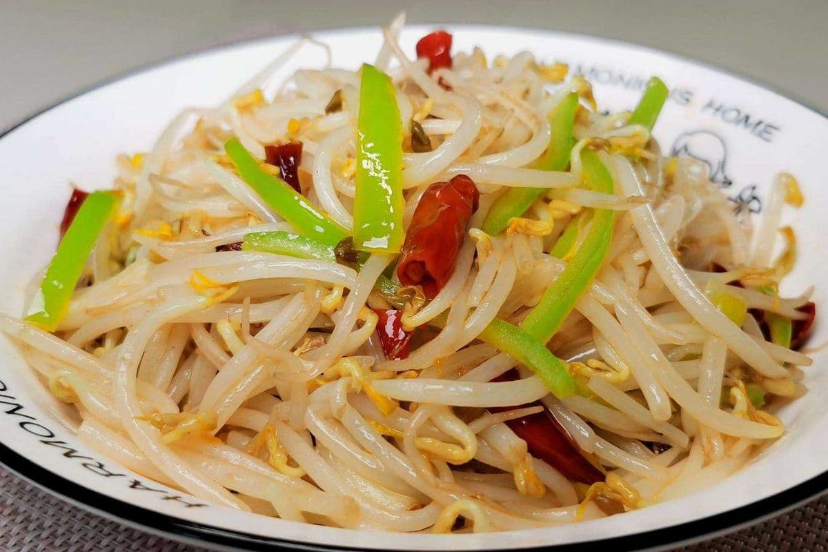 Pousses de soja sautées / Sautéed Soybean Sprouts
