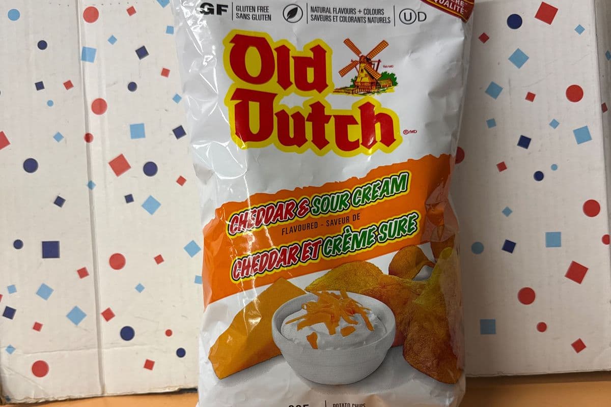 Old Dutch Cheddar & Sour Cream 235g