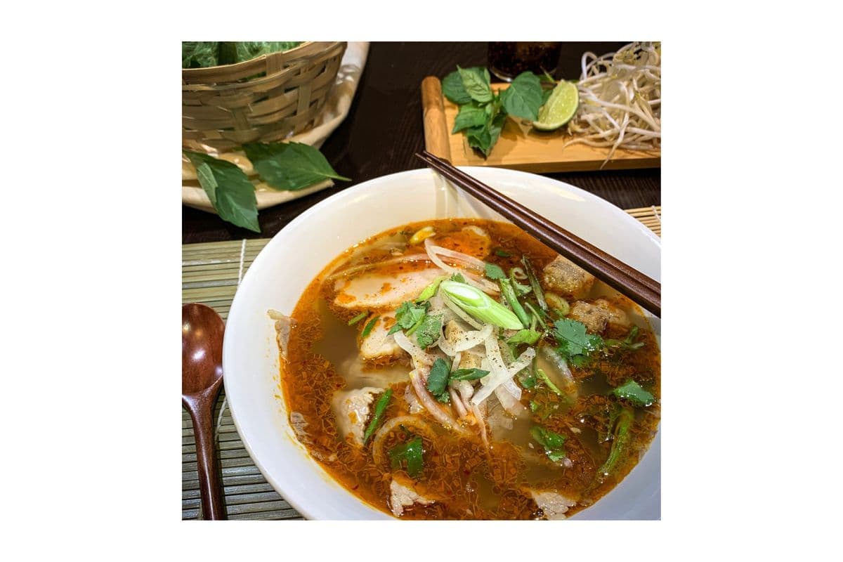 D6. Spicy Beef Noodle Soup