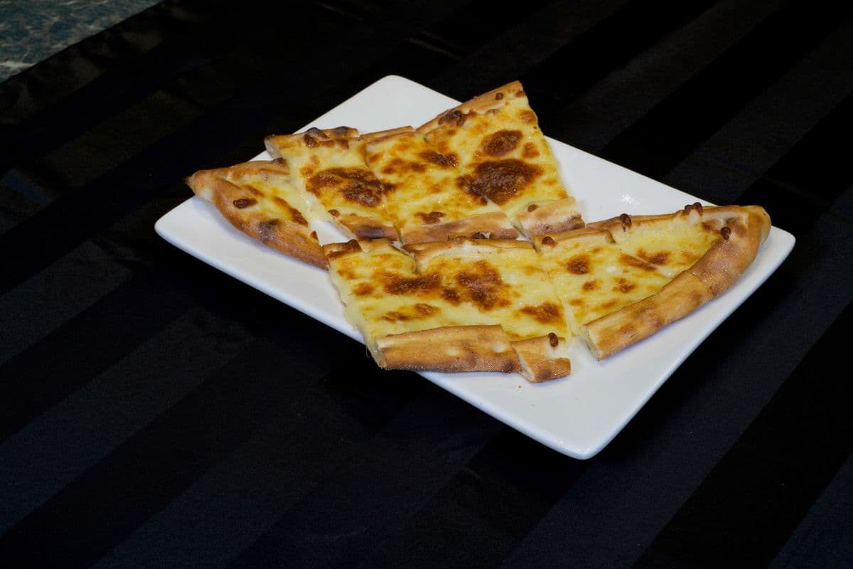 Cheese Pide / Kaşarlı Pide
