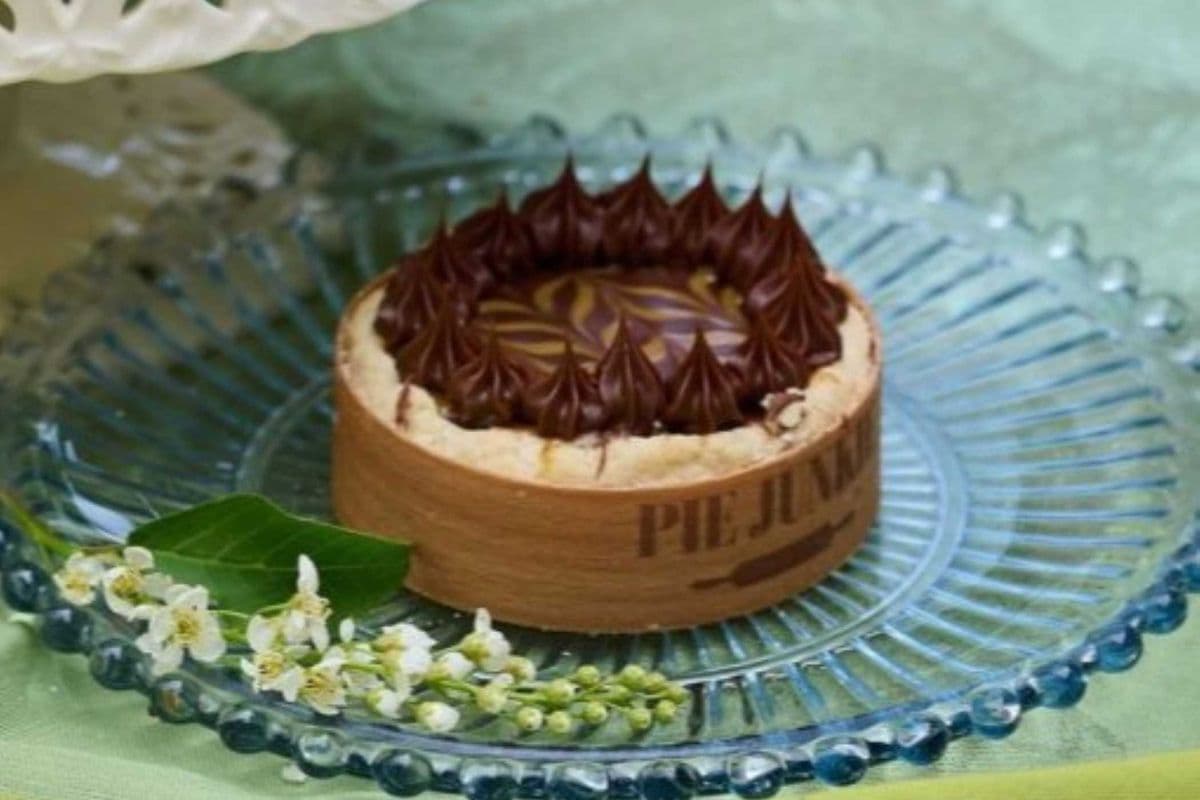 Chocolate Mocha Pie with Caramel (8 cm)