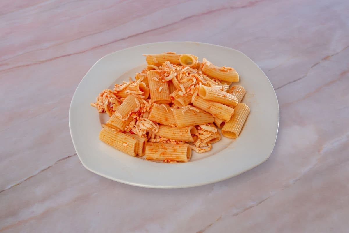 Rigatoni with Tomato Sauce & Mozzarella