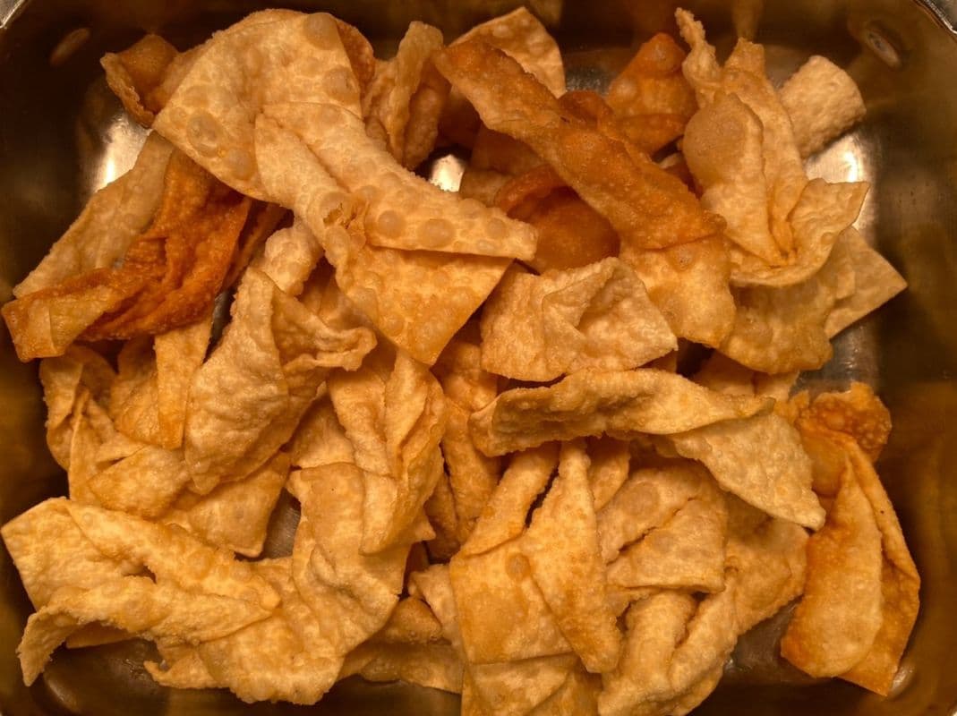 2. Deep-Fried Wonton (With Sweet and Sour Sauce)