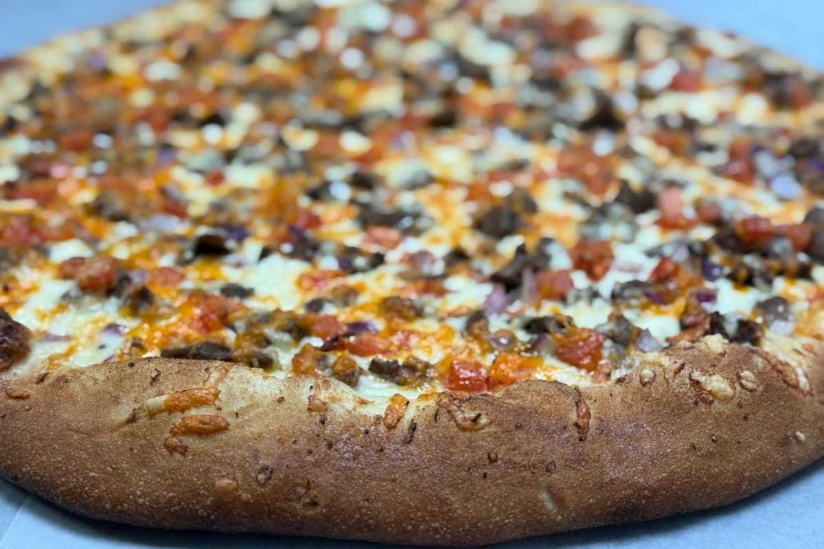 14" The Impossible Donair Pizza (100% vegetarian)