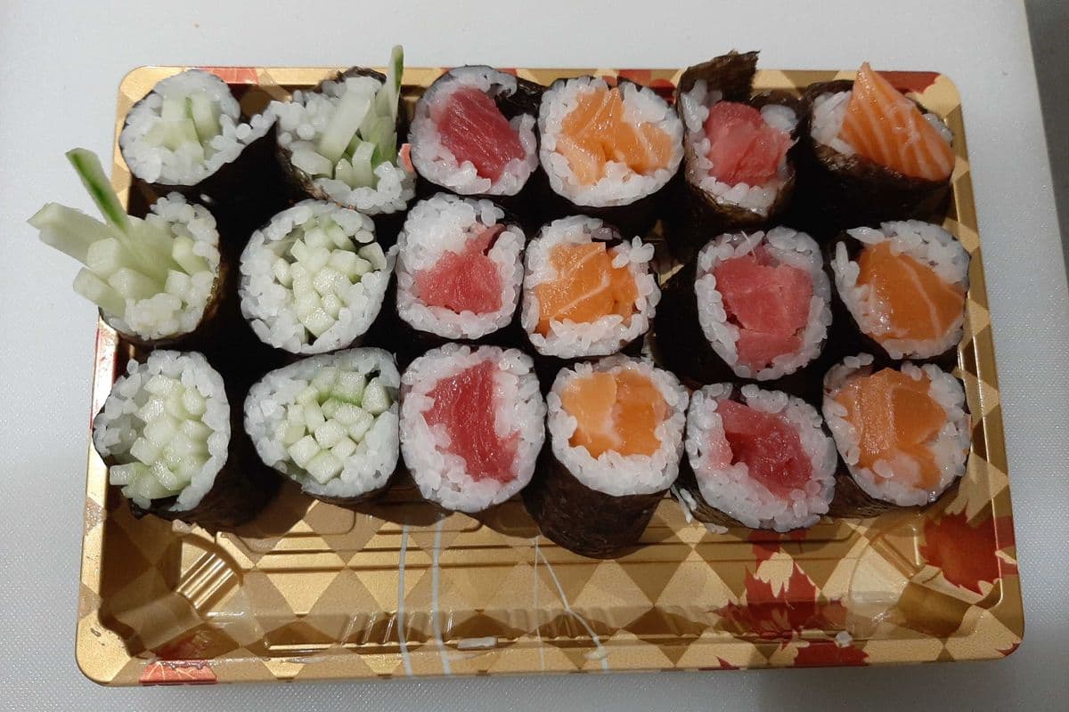 09. 3Color Hoso Maki(Salmon 6pcs, Tuna 6pcs, Cucumber6pcs)