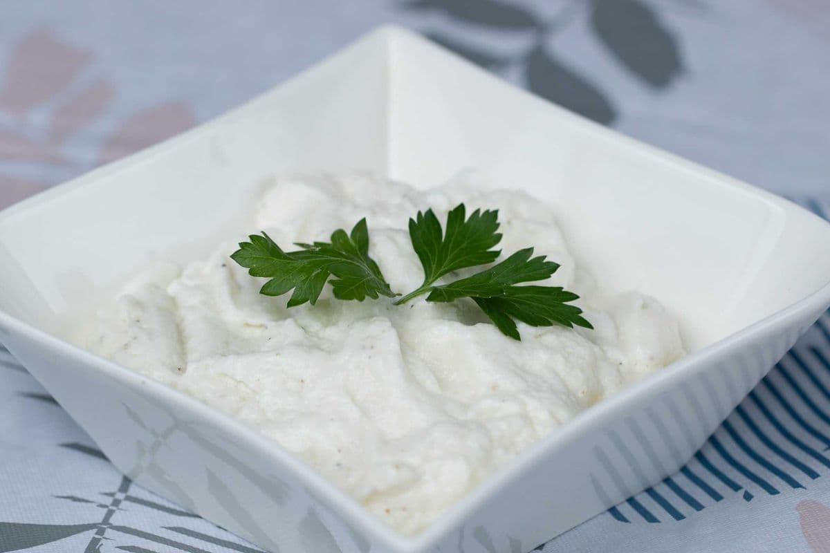 Mast Moosir (Shallot and Yogurt)