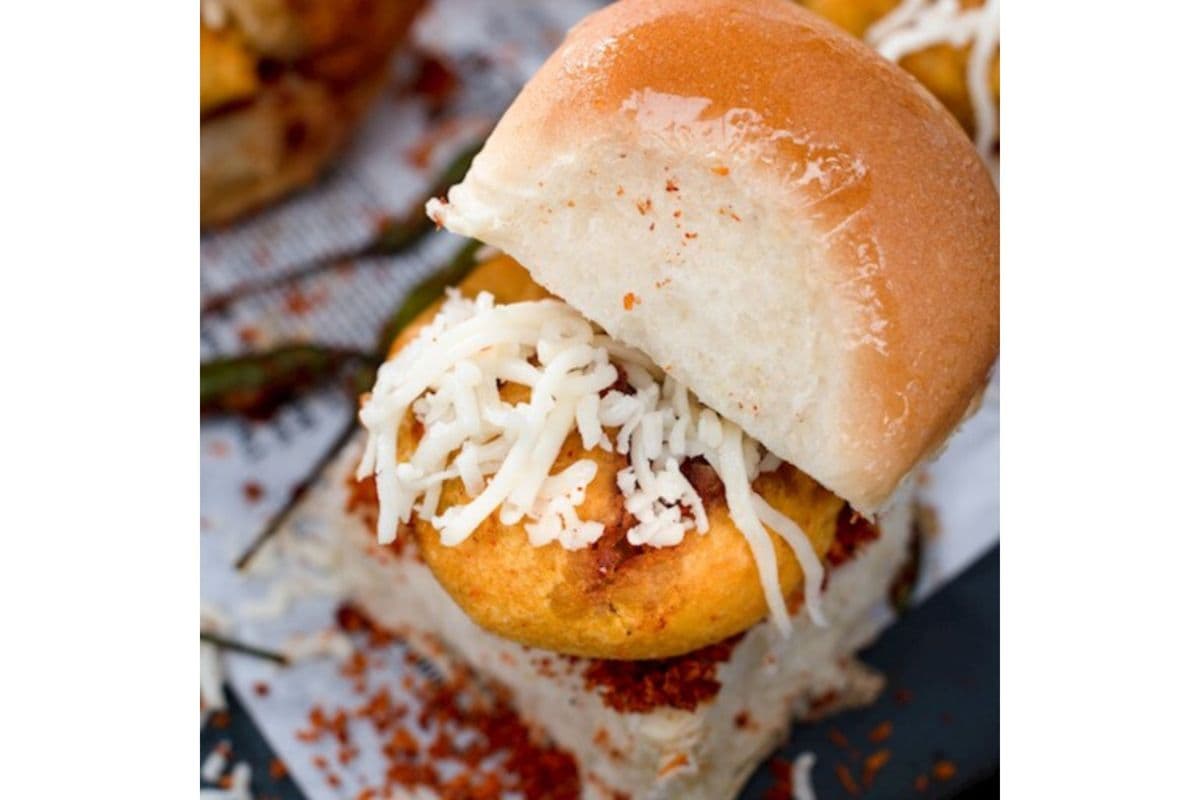 Garlic Cheese Vada Pao