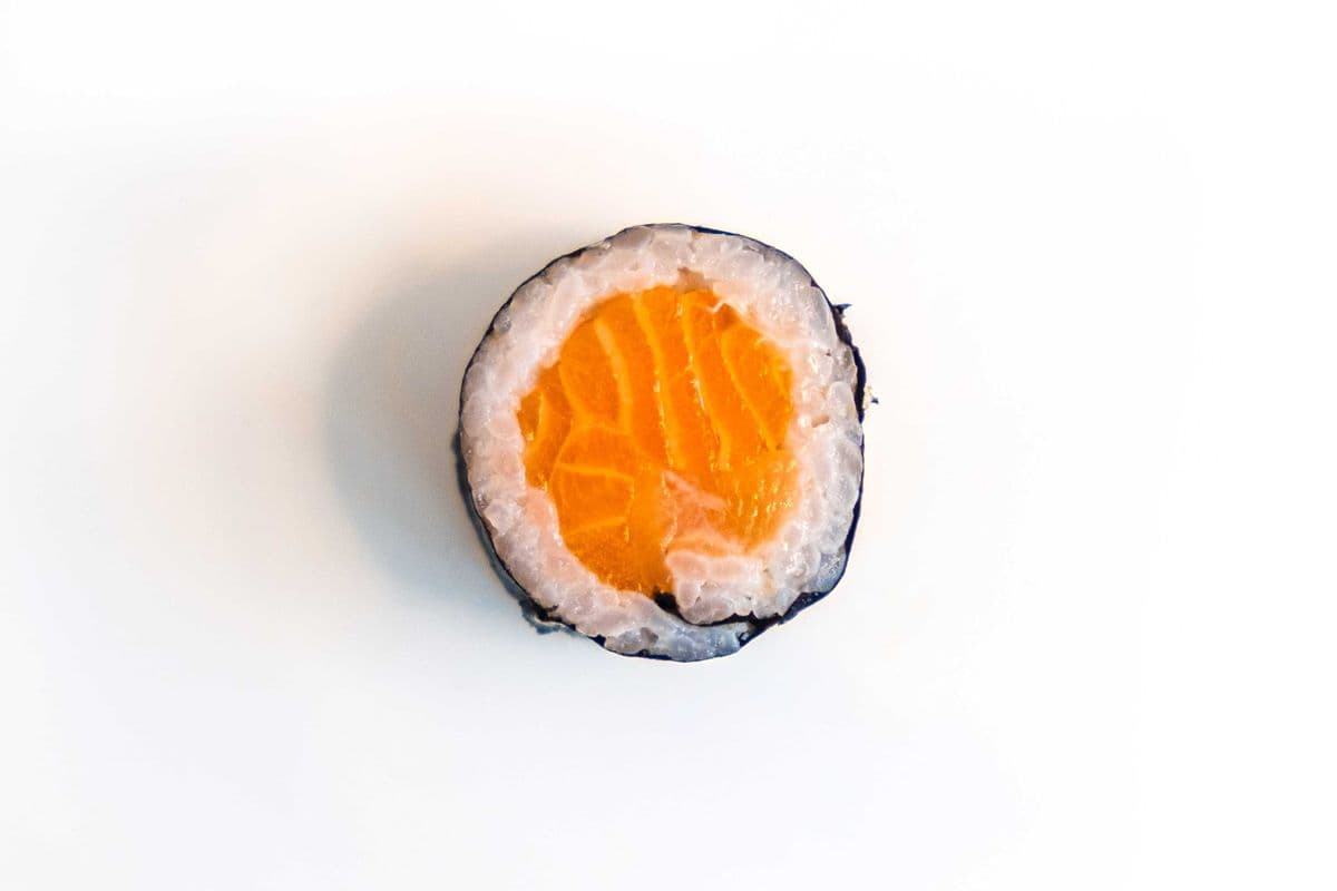34. Hosomaki au saumon / Salmon Hosomaki 6pcs