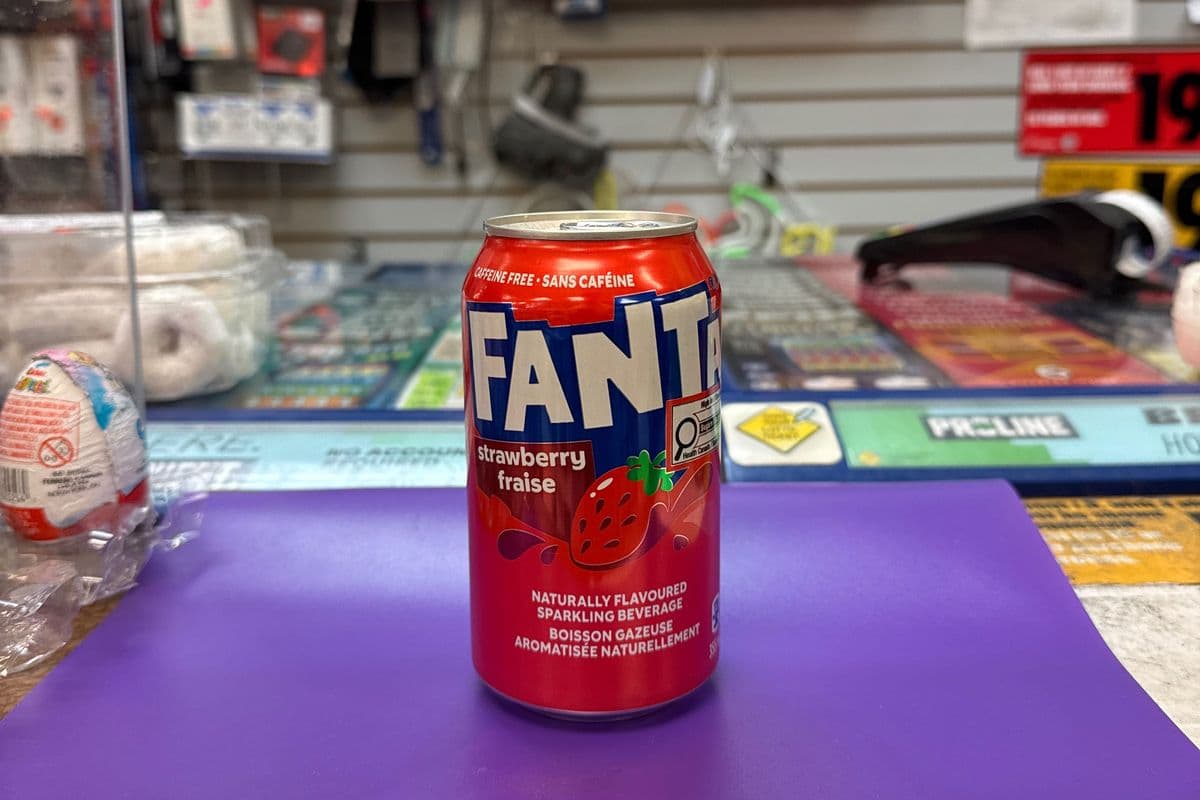 Strawberry Fanta (355ml)