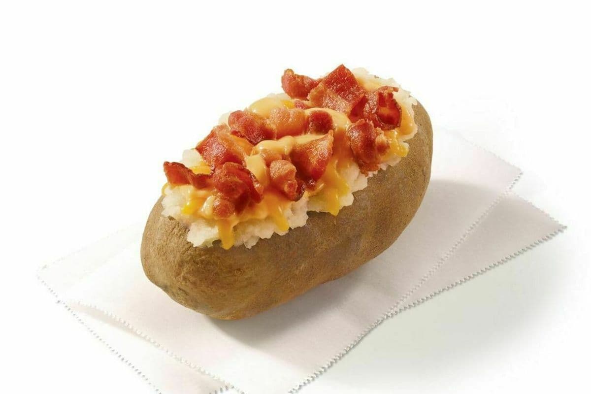 Bacon Cheddar Cheese Sauce Baked Potato (Cals: 420)