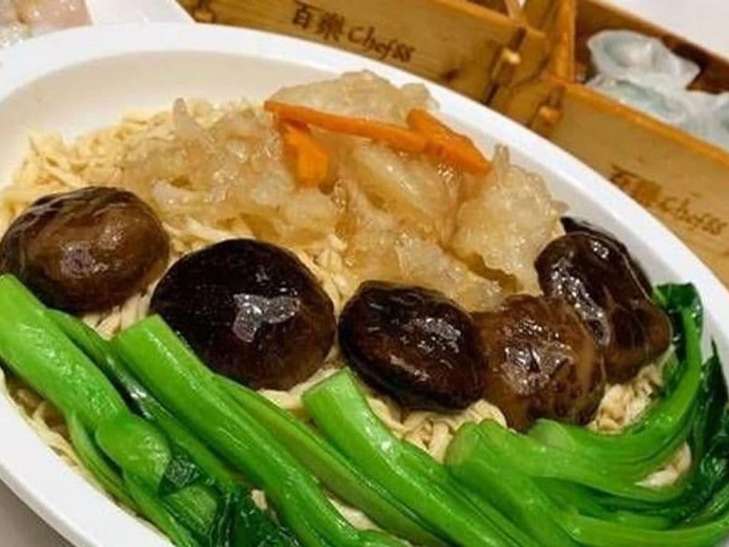 Braised E-fu Noodle w/ Fish Maw & Mushroom 92