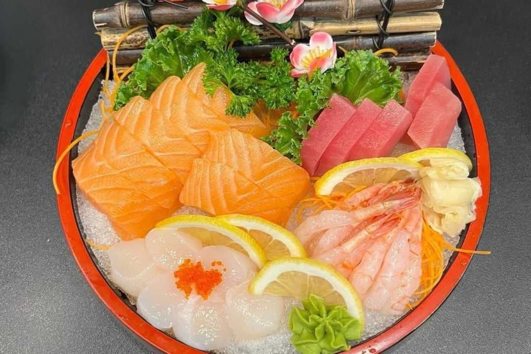 Sashimi Tray A  生鱼片拼盘