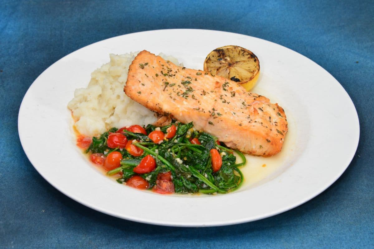 Fresh Atlantic Salmon (8 oz)