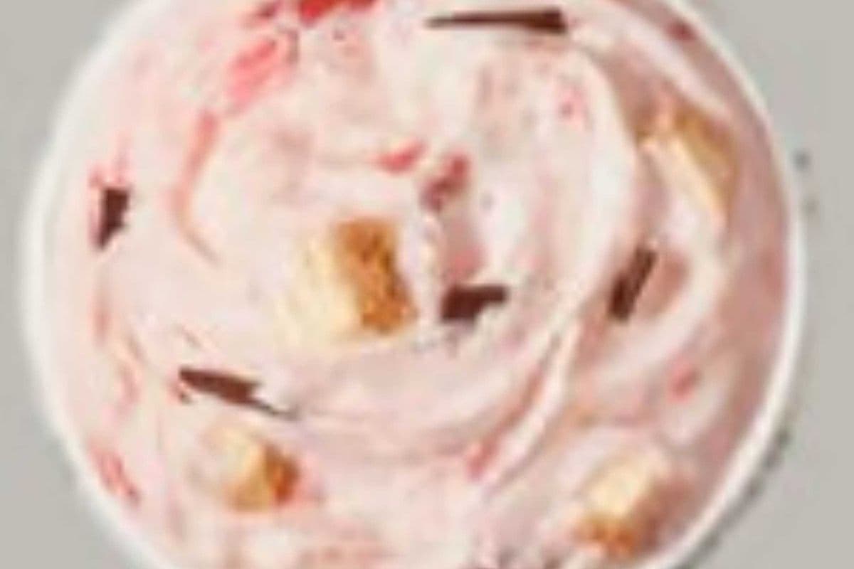 Dipped Strawberry Cheesecake BLIZZARD® Treat