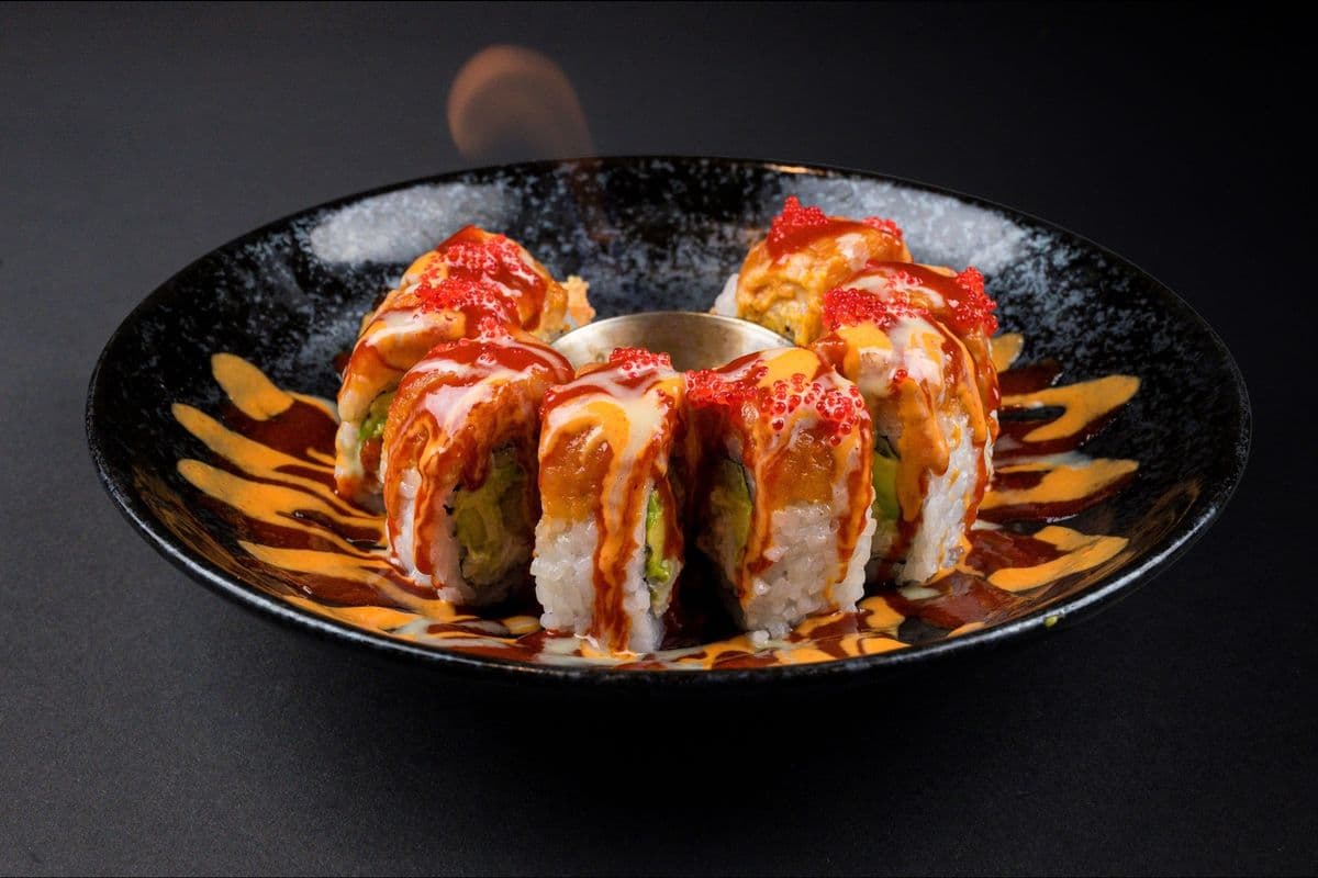 Volcano Roll (8 Pieces)