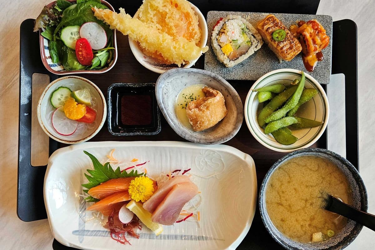 LUNCH TEISHOKU Sashimi 4pcs