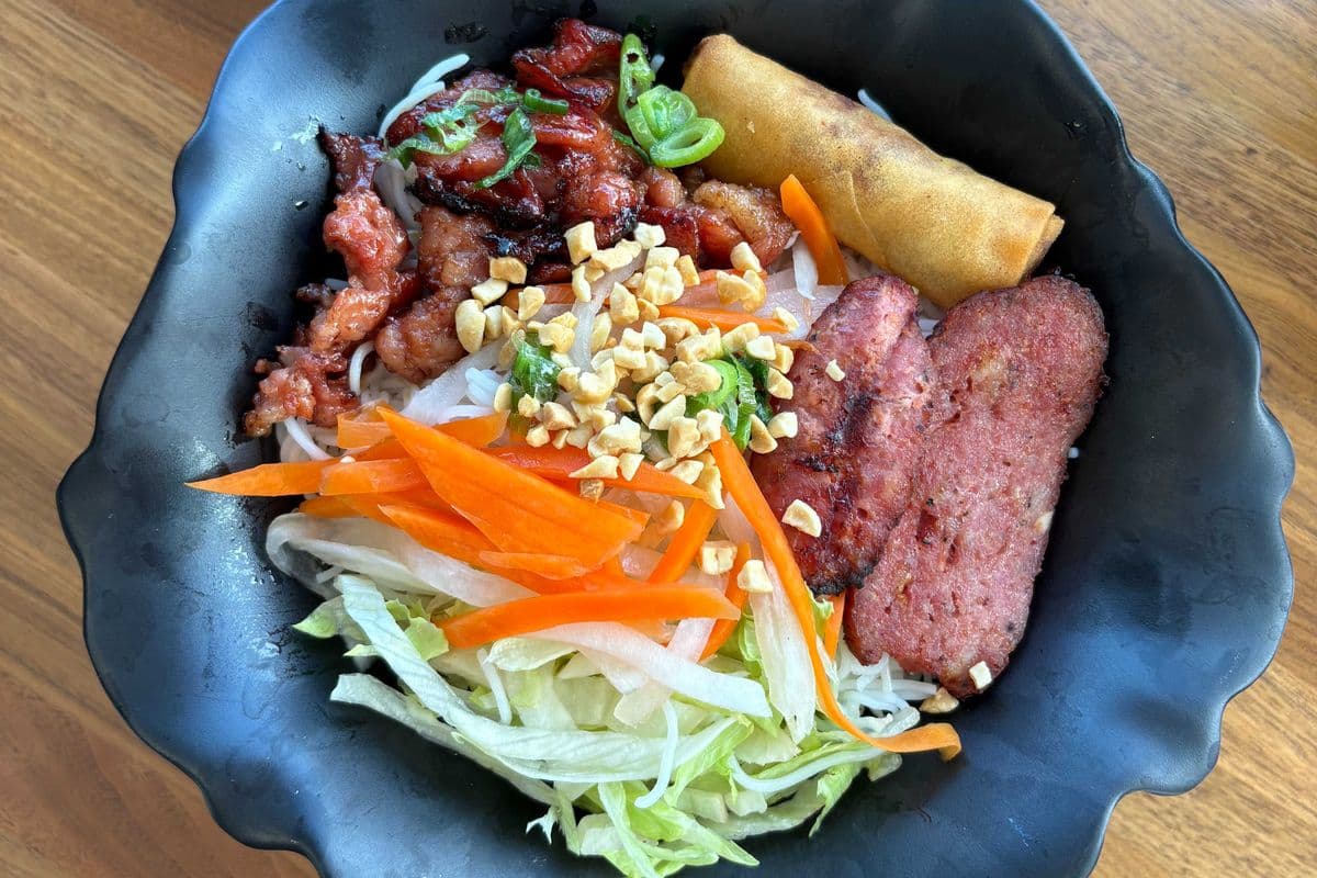 Vermicelli Charbroiled Pork Mixed Bowl