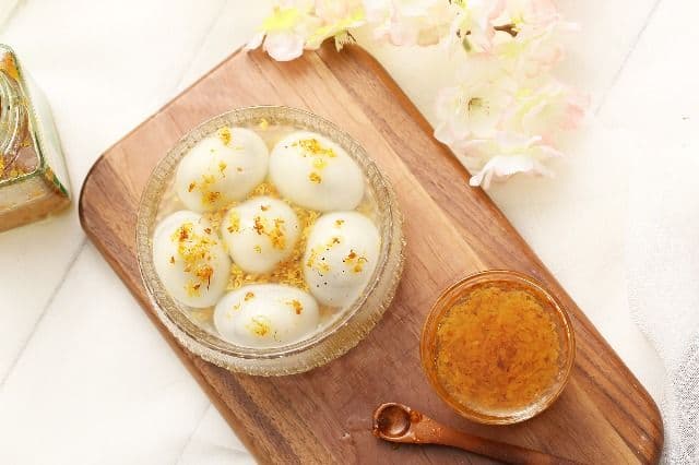Sweet Sesame Rice Ball in Osmanthus Soup 桂花汤圆