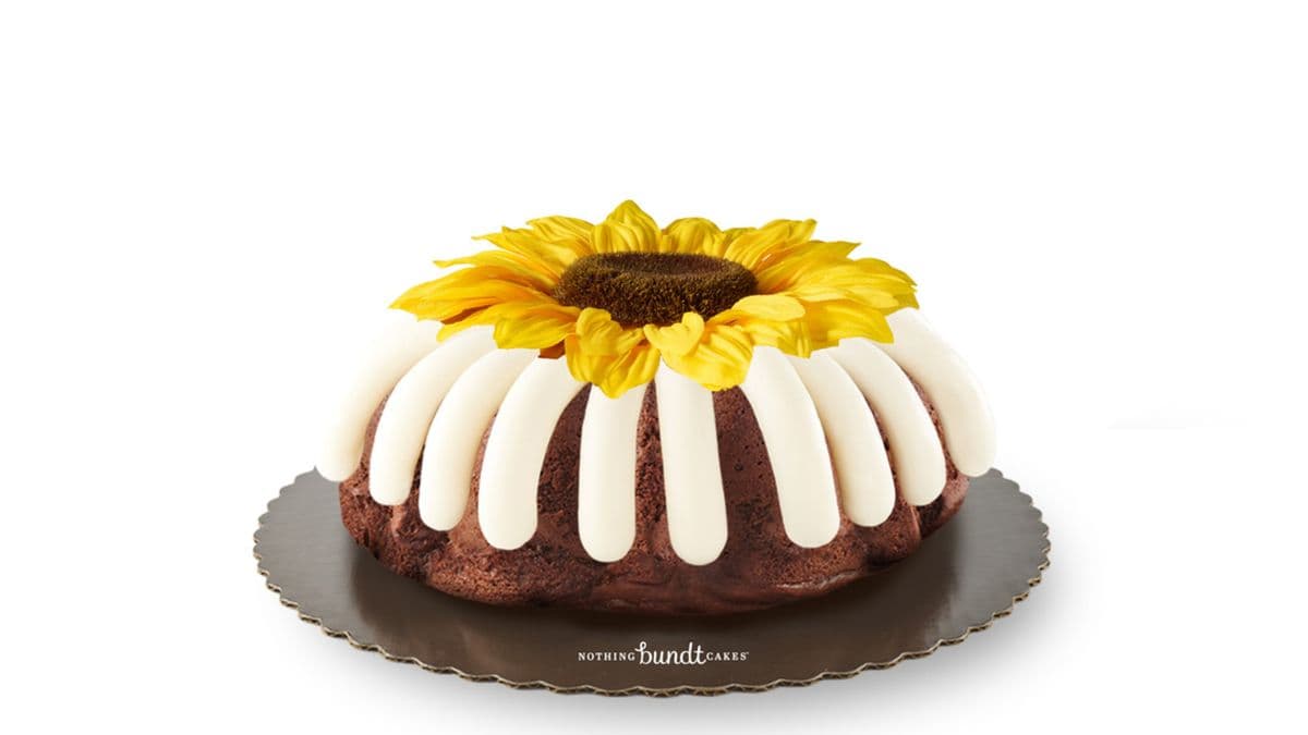 Bundt Cake With Flower