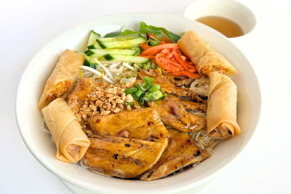 24. Grilled Meat with Spring Rolls on Vermicelli
