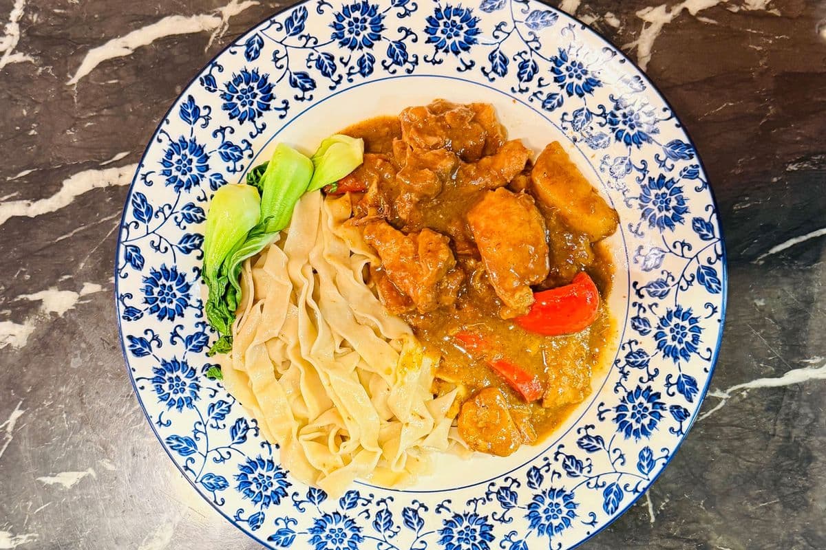 H4 沙爹鸡肉拌面 Satay Chicken Noodles