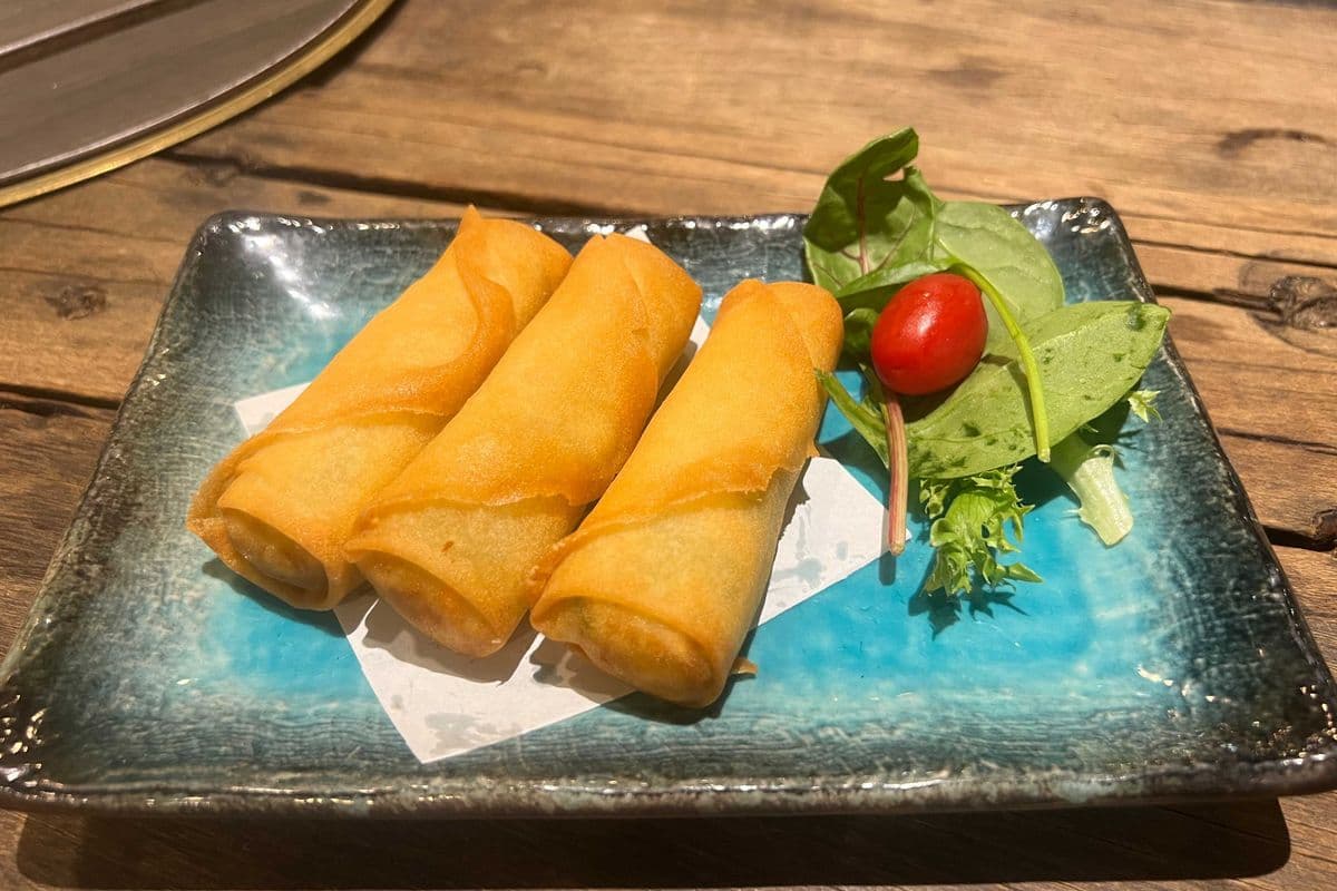 A17. Fried vegetarian spring rolls炸素春卷