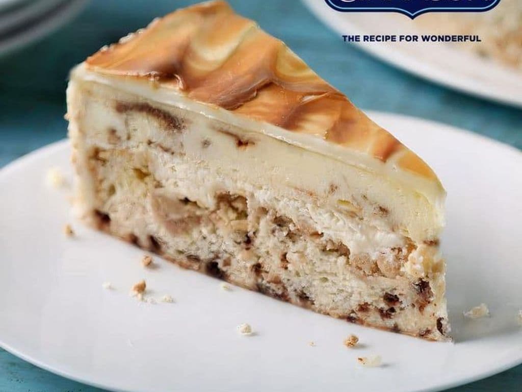 Cinnabon Cake Cheesecake