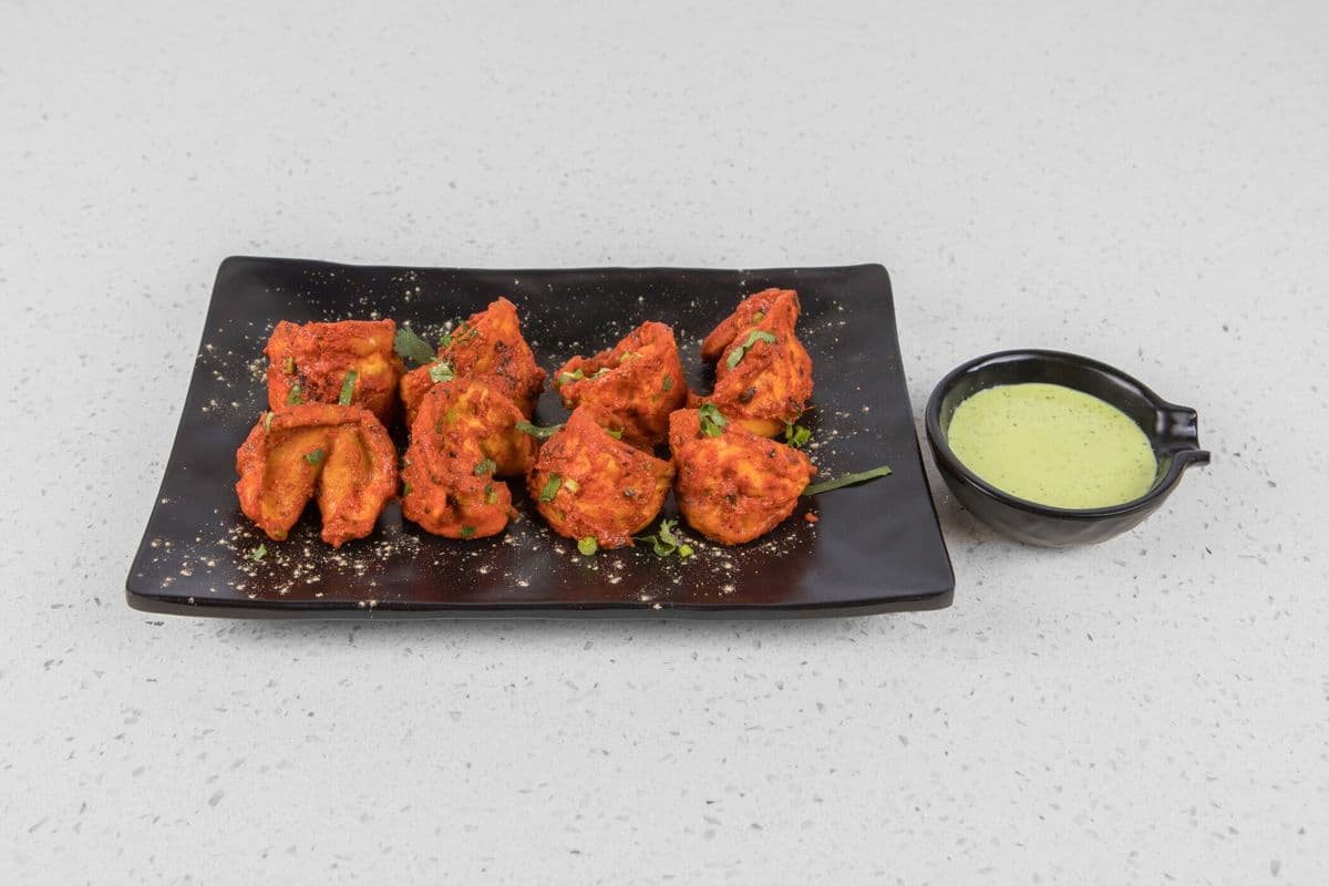 Tandoori Chicken Momos (8 pcs)