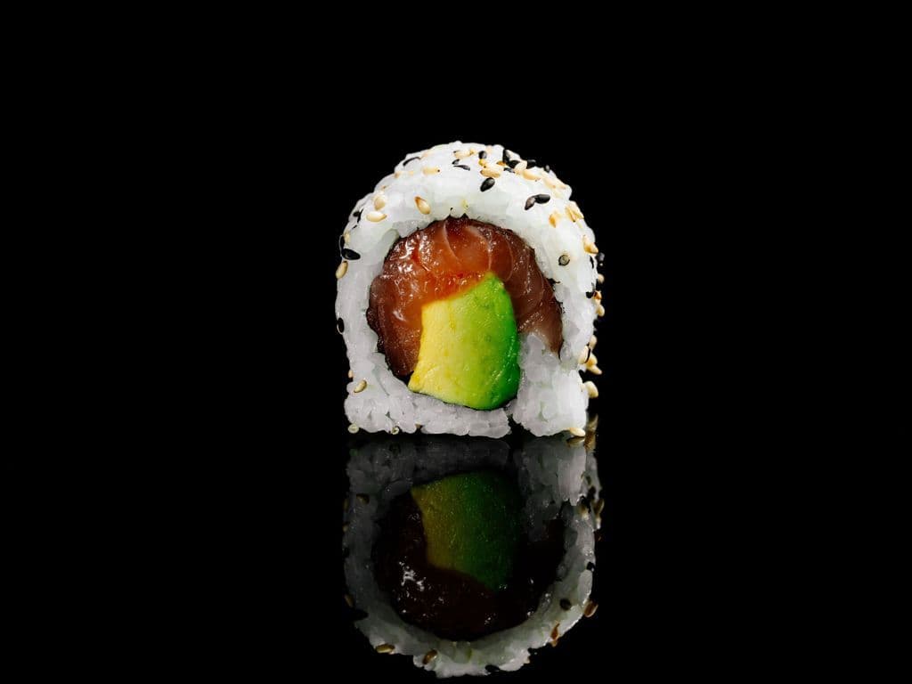 M08. Avocado Salmon Roll (6 Pcs)