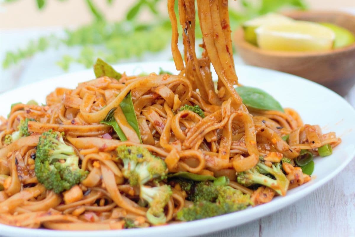 o BASIL THAI NOODLES - VEGETABLES